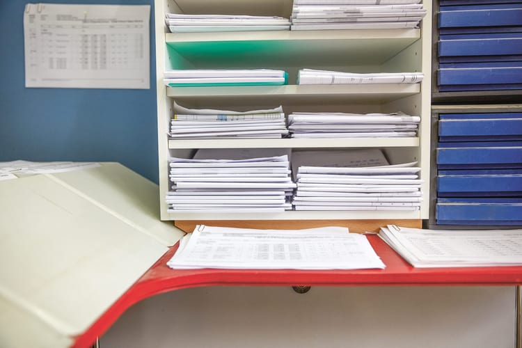 Protezione giuridica per imprese: Dossier su mandato di una falegnameria organizzati in scomparti 